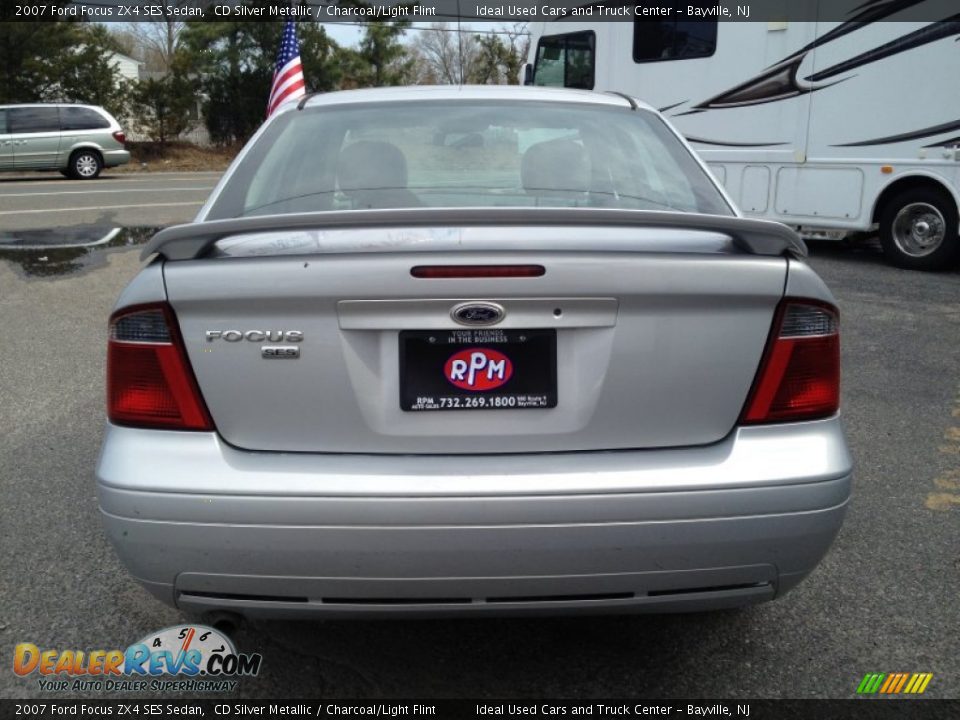 2007 Ford Focus ZX4 SES Sedan CD Silver Metallic / Charcoal/Light Flint Photo #15