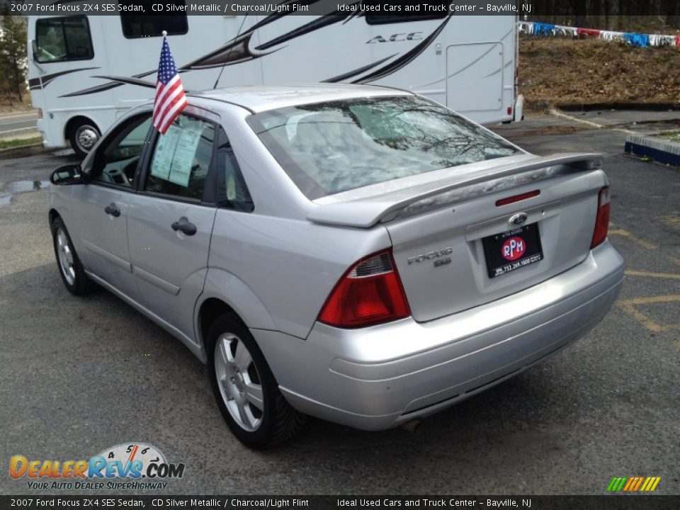 2007 Ford Focus ZX4 SES Sedan CD Silver Metallic / Charcoal/Light Flint Photo #16