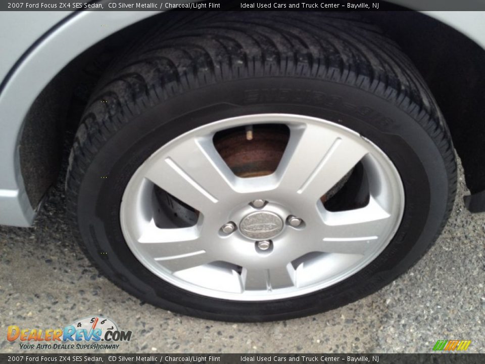 2007 Ford Focus ZX4 SES Sedan CD Silver Metallic / Charcoal/Light Flint Photo #17