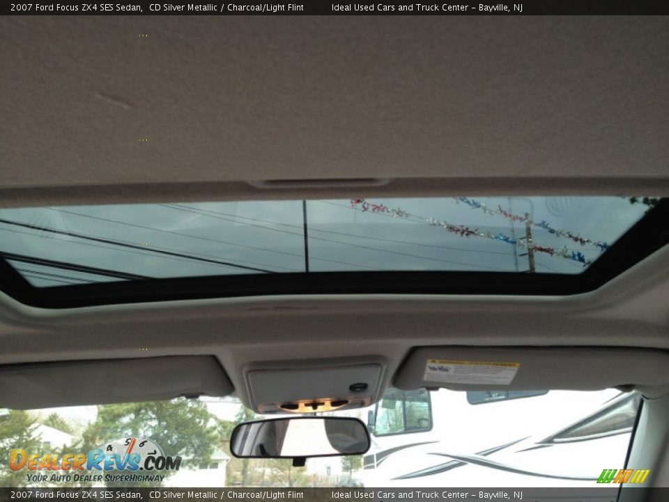 2007 Ford Focus ZX4 SES Sedan CD Silver Metallic / Charcoal/Light Flint Photo #21
