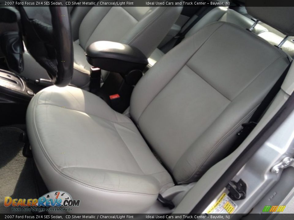 2007 Ford Focus ZX4 SES Sedan CD Silver Metallic / Charcoal/Light Flint Photo #26