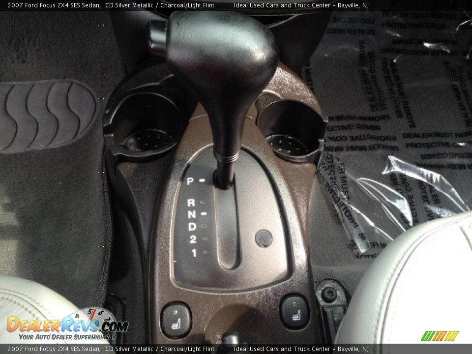 2007 Ford Focus ZX4 SES Sedan CD Silver Metallic / Charcoal/Light Flint Photo #28
