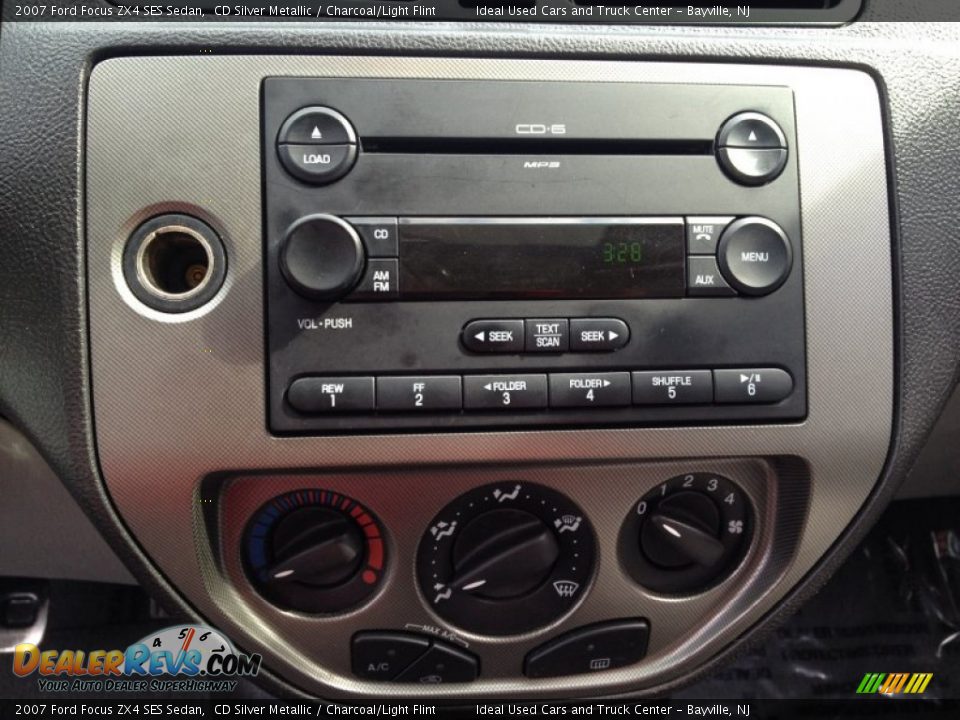2007 Ford Focus ZX4 SES Sedan CD Silver Metallic / Charcoal/Light Flint Photo #29