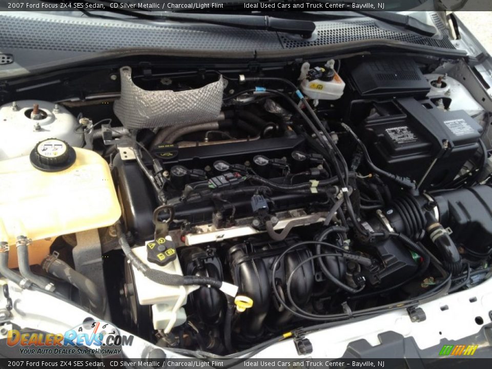 2007 Ford Focus ZX4 SES Sedan CD Silver Metallic / Charcoal/Light Flint Photo #32