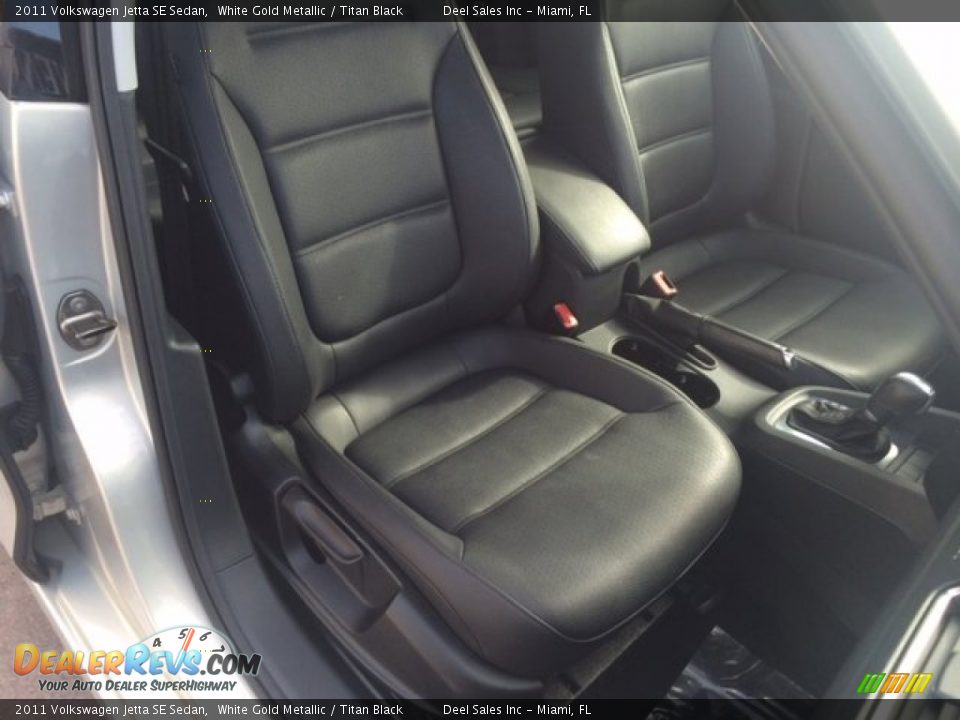 2011 Volkswagen Jetta SE Sedan White Gold Metallic / Titan Black Photo #10