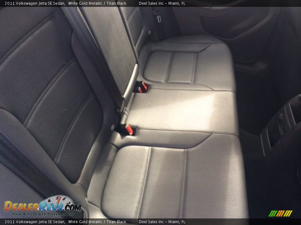 2011 Volkswagen Jetta SE Sedan White Gold Metallic / Titan Black Photo #11