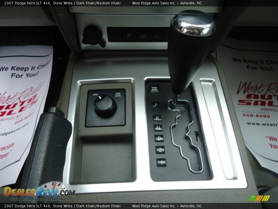 2007 Dodge Nitro SLT 4x4 Stone White / Dark Khaki/Medium Khaki Photo #12