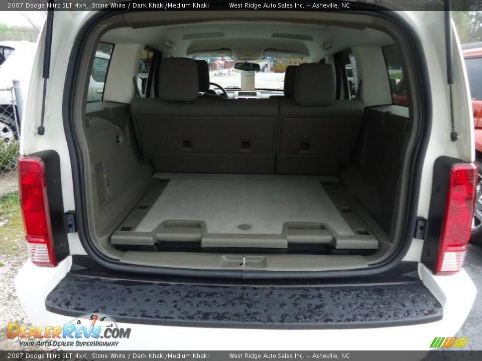 2007 Dodge Nitro SLT 4x4 Stone White / Dark Khaki/Medium Khaki Photo #16
