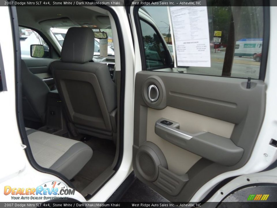 2007 Dodge Nitro SLT 4x4 Stone White / Dark Khaki/Medium Khaki Photo #17