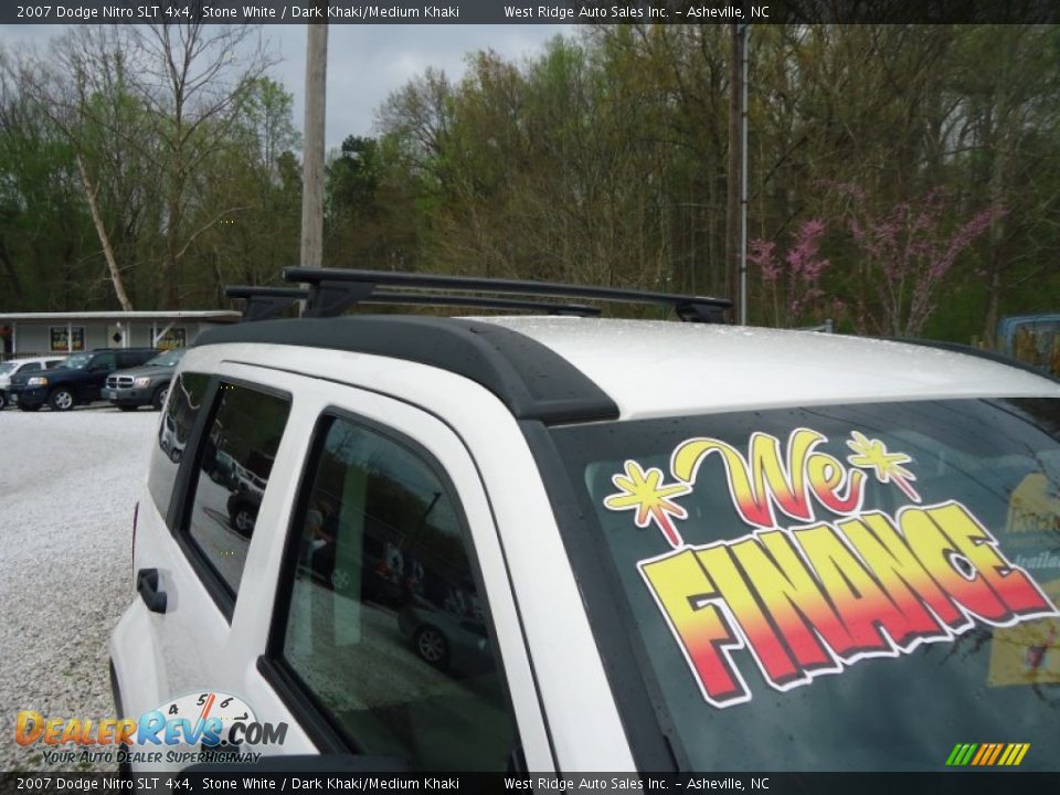 2007 Dodge Nitro SLT 4x4 Stone White / Dark Khaki/Medium Khaki Photo #26