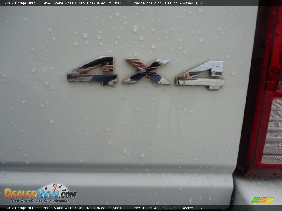 2007 Dodge Nitro SLT 4x4 Stone White / Dark Khaki/Medium Khaki Photo #27