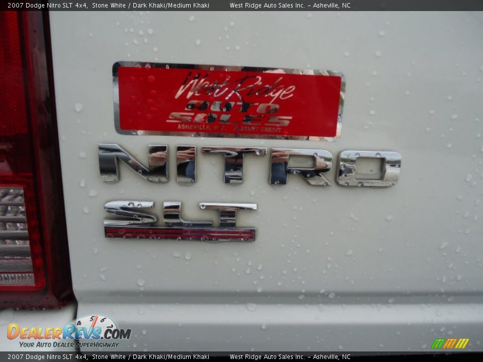 2007 Dodge Nitro SLT 4x4 Stone White / Dark Khaki/Medium Khaki Photo #28