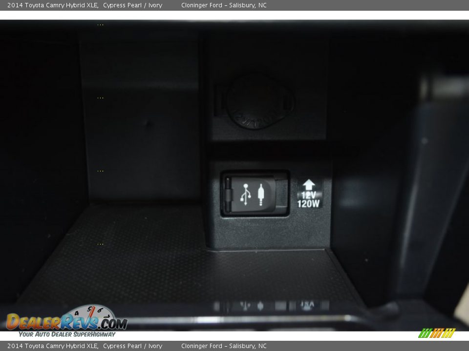 2014 Toyota Camry Hybrid XLE Cypress Pearl / Ivory Photo #17