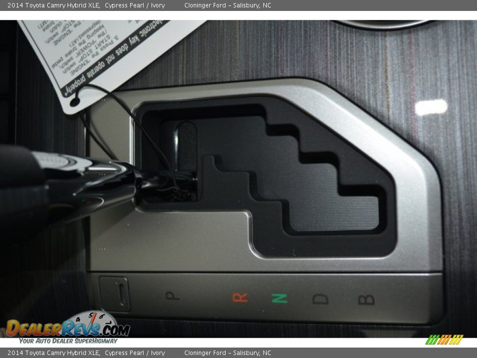 2014 Toyota Camry Hybrid XLE Cypress Pearl / Ivory Photo #19