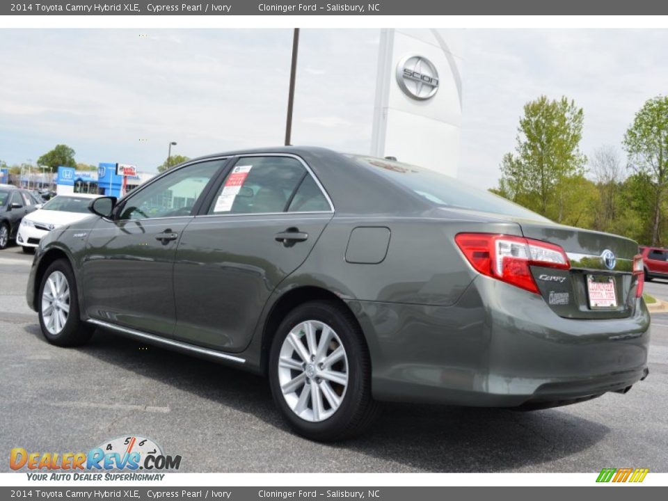 2014 Toyota Camry Hybrid XLE Cypress Pearl / Ivory Photo #28