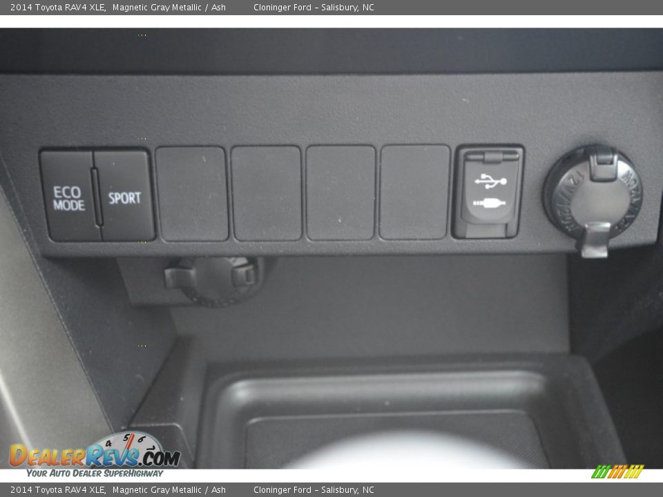 2014 Toyota RAV4 XLE Magnetic Gray Metallic / Ash Photo #16