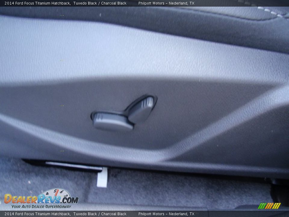 2014 Ford Focus Titanium Hatchback Tuxedo Black / Charcoal Black Photo #28