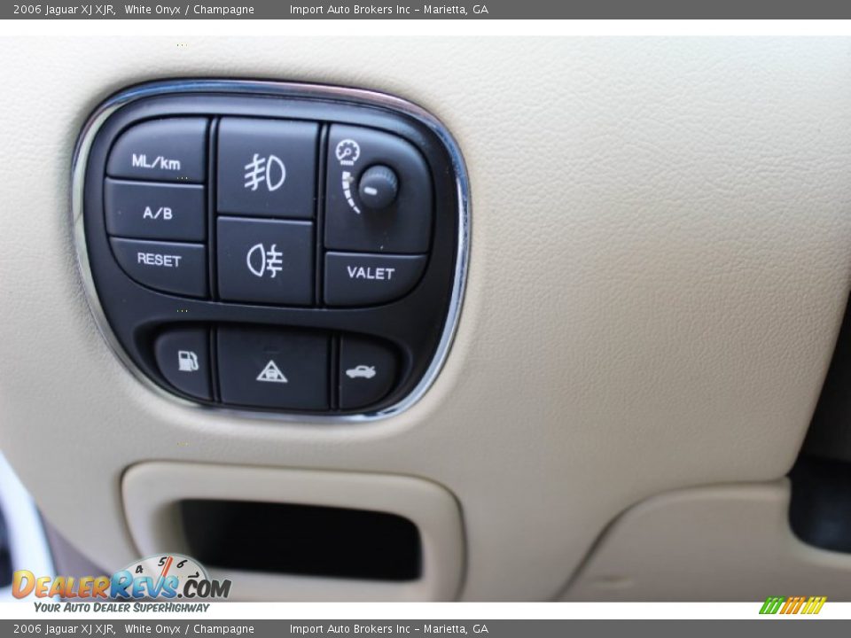 Controls of 2006 Jaguar XJ XJR Photo #17