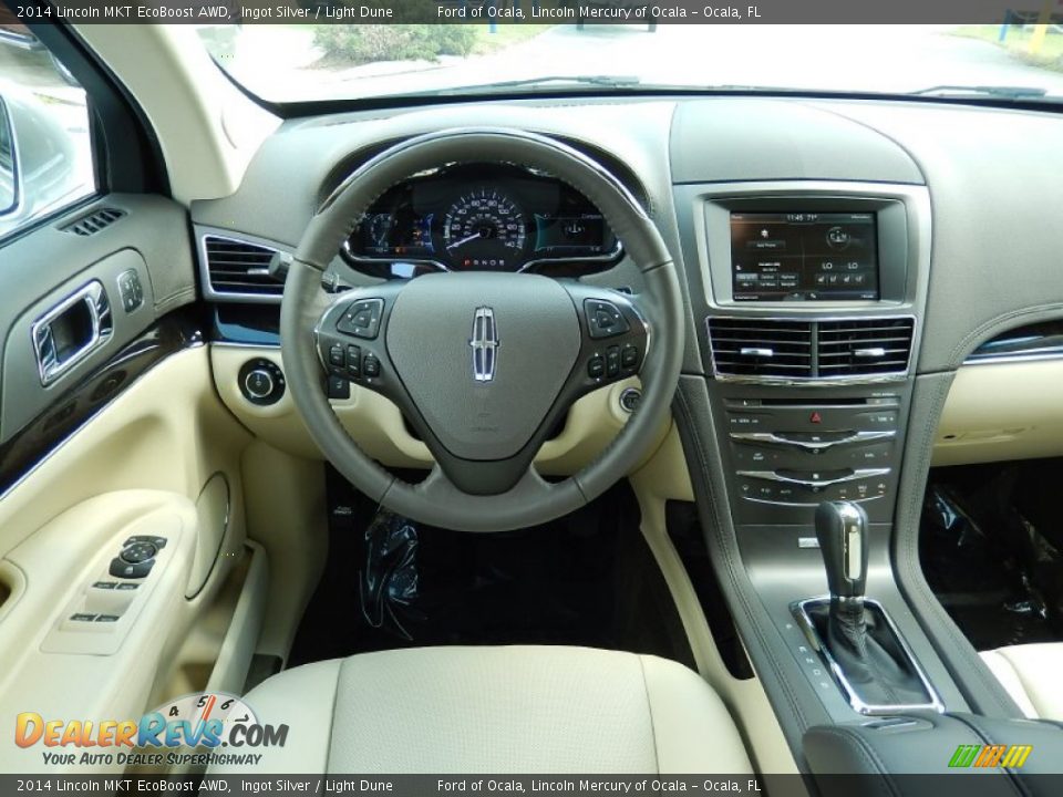 Dashboard of 2014 Lincoln MKT EcoBoost AWD Photo #10