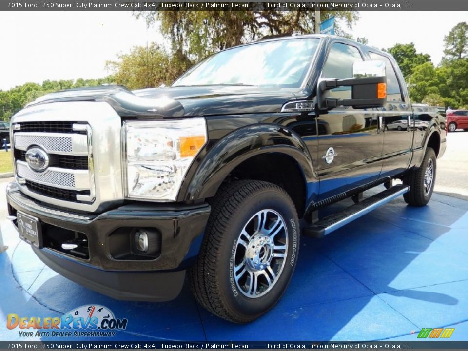 Front 3/4 View of 2015 Ford F250 Super Duty Platinum Crew Cab 4x4 Photo #1