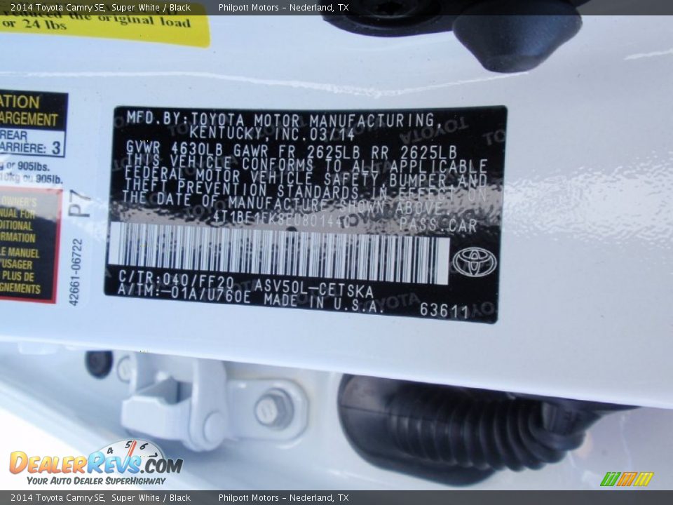 2014 Toyota Camry SE Super White / Black Photo #33