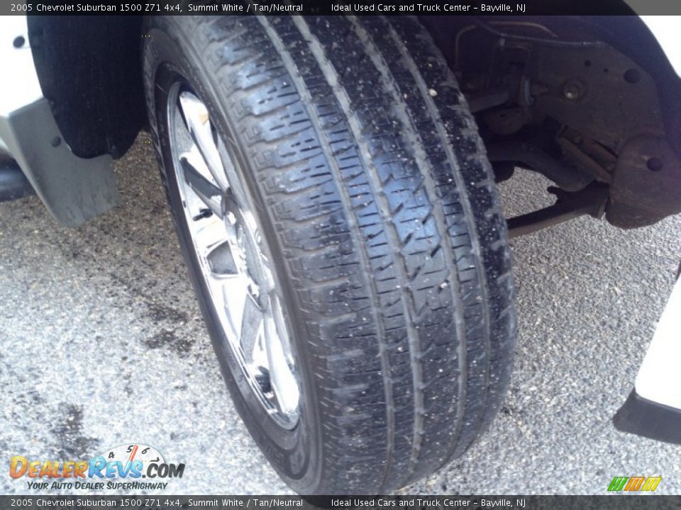 2005 Chevrolet Suburban 1500 Z71 4x4 Summit White / Tan/Neutral Photo #2