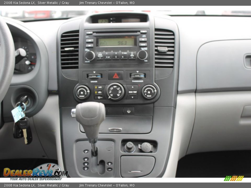 2008 Kia Sedona LX Silver Metallic / Gray Photo #12