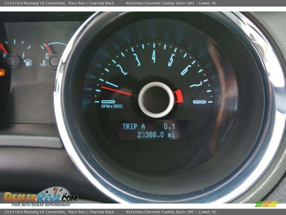 2014 Ford Mustang V6 Convertible Race Red / Charcoal Black Photo #17