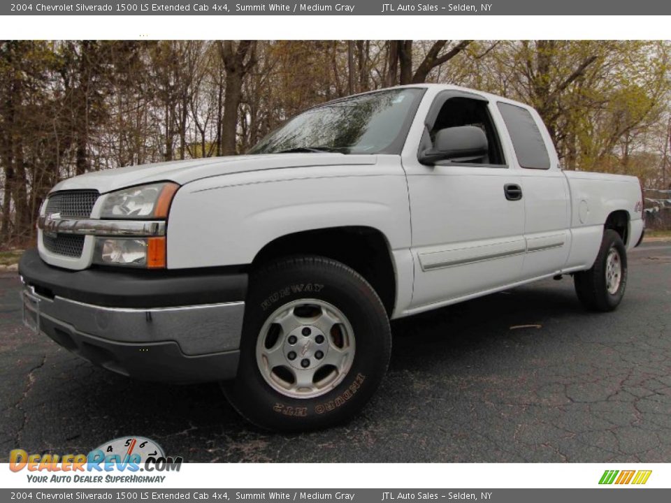 Front 3/4 View of 2004 Chevrolet Silverado 1500 LS Extended Cab 4x4 Photo #1