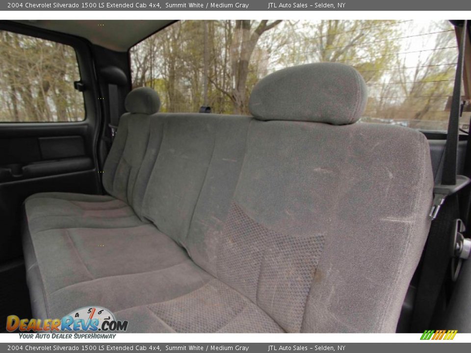 2004 Chevrolet Silverado 1500 LS Extended Cab 4x4 Summit White / Medium Gray Photo #16