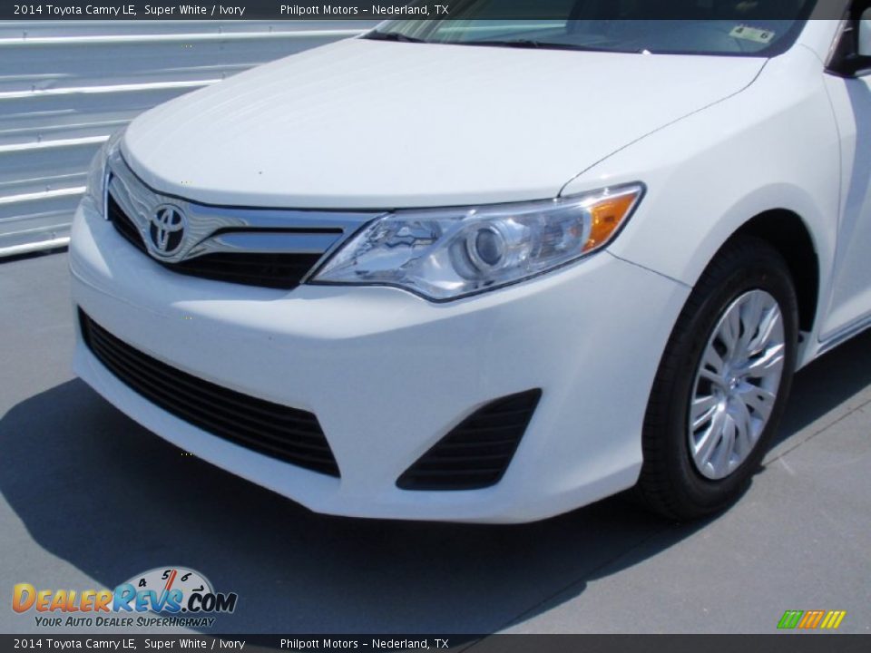 2014 Toyota Camry LE Super White / Ivory Photo #10