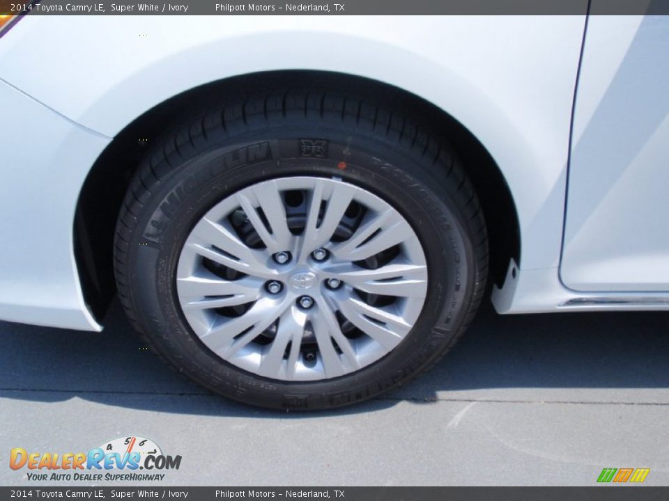 2014 Toyota Camry LE Super White / Ivory Photo #11
