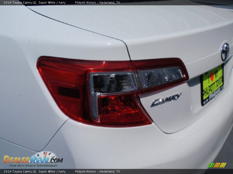 2014 Toyota Camry LE Super White / Ivory Photo #12