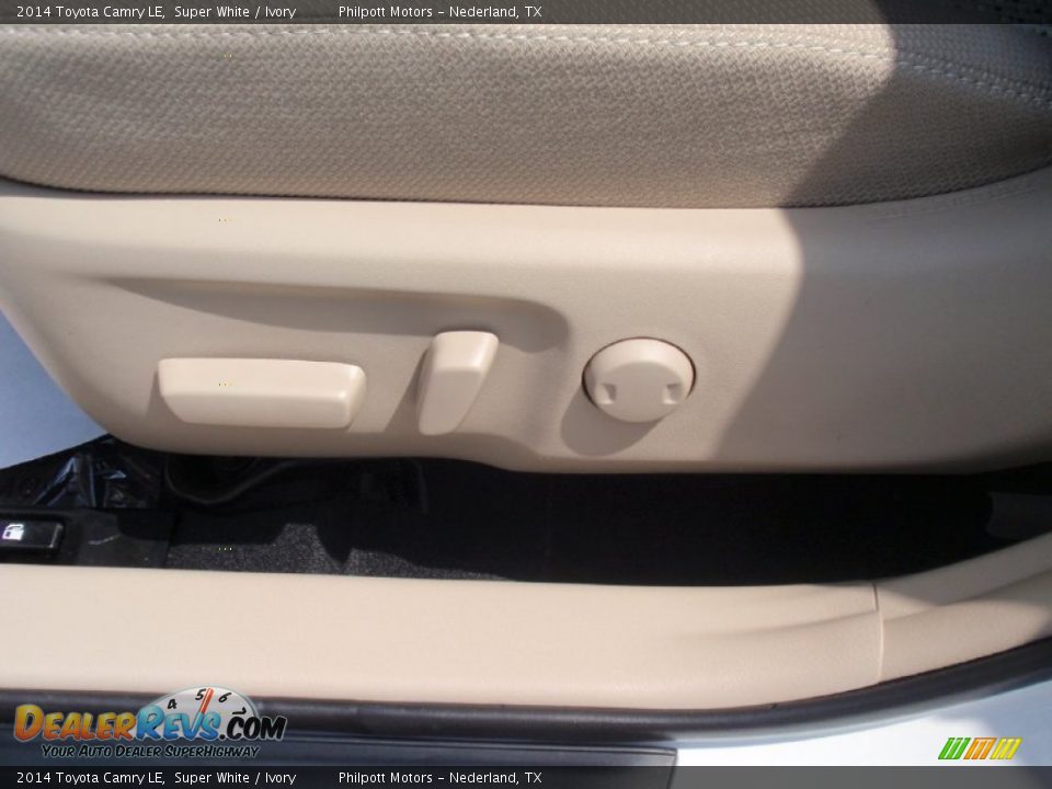 2014 Toyota Camry LE Super White / Ivory Photo #26