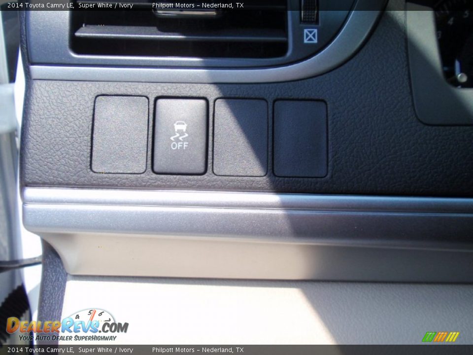 2014 Toyota Camry LE Super White / Ivory Photo #31