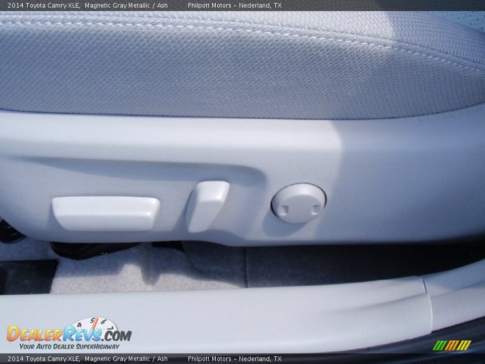 2014 Toyota Camry XLE Magnetic Gray Metallic / Ash Photo #27