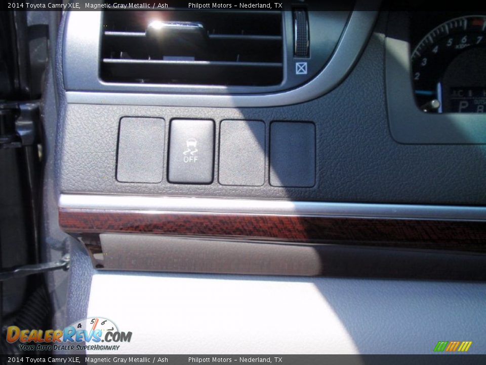 2014 Toyota Camry XLE Magnetic Gray Metallic / Ash Photo #32