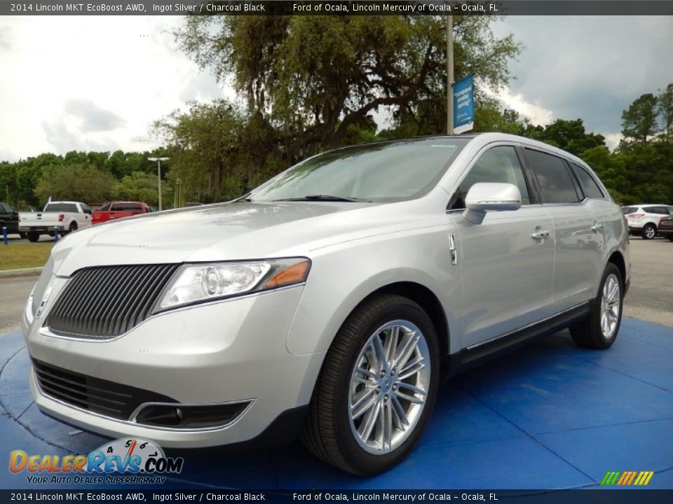 Front 3/4 View of 2014 Lincoln MKT EcoBoost AWD Photo #1