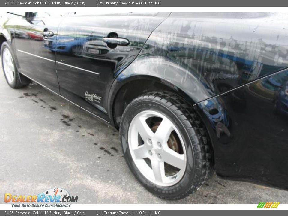 2005 Chevrolet Cobalt LS Sedan Black / Gray Photo #4