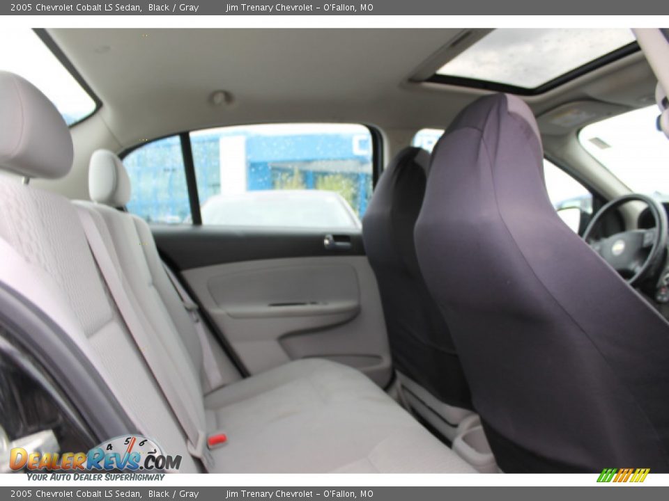2005 Chevrolet Cobalt LS Sedan Black / Gray Photo #8
