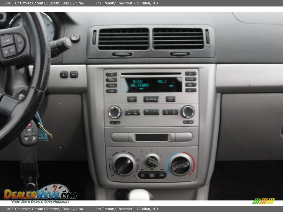 2005 Chevrolet Cobalt LS Sedan Black / Gray Photo #11