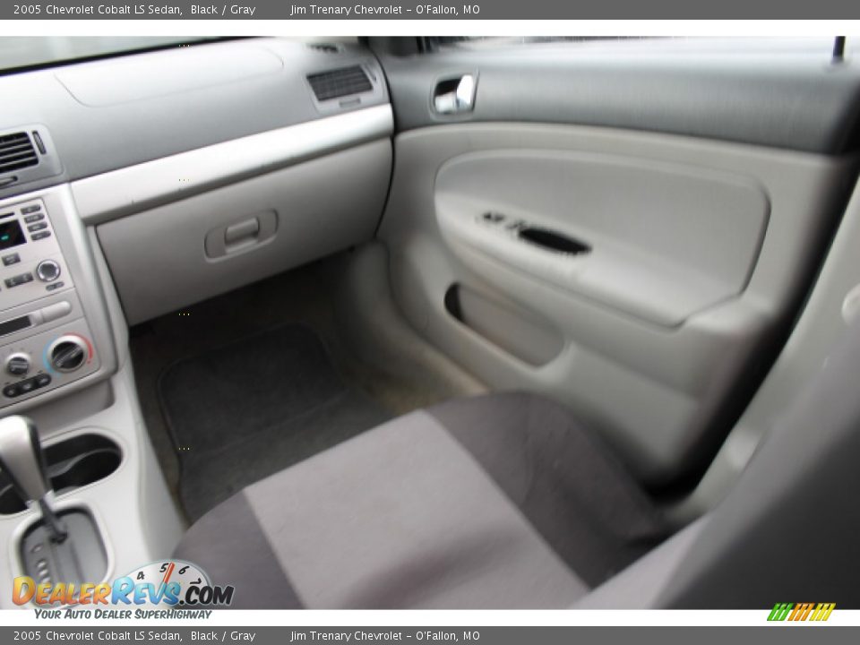 2005 Chevrolet Cobalt LS Sedan Black / Gray Photo #12