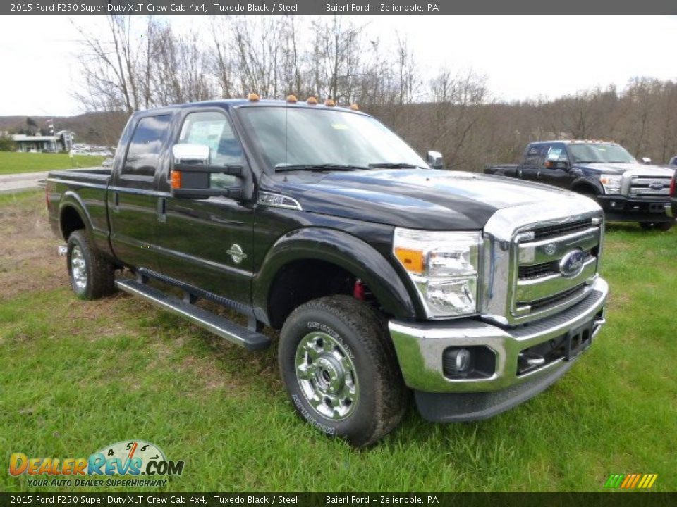 Front 3/4 View of 2015 Ford F250 Super Duty XLT Crew Cab 4x4 Photo #2