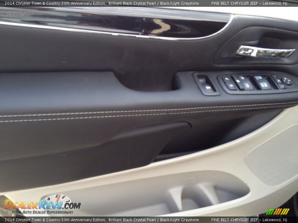 2014 Chrysler Town & Country 30th Anniversary Edition Brilliant Black Crystal Pearl / Black/Light Graystone Photo #8