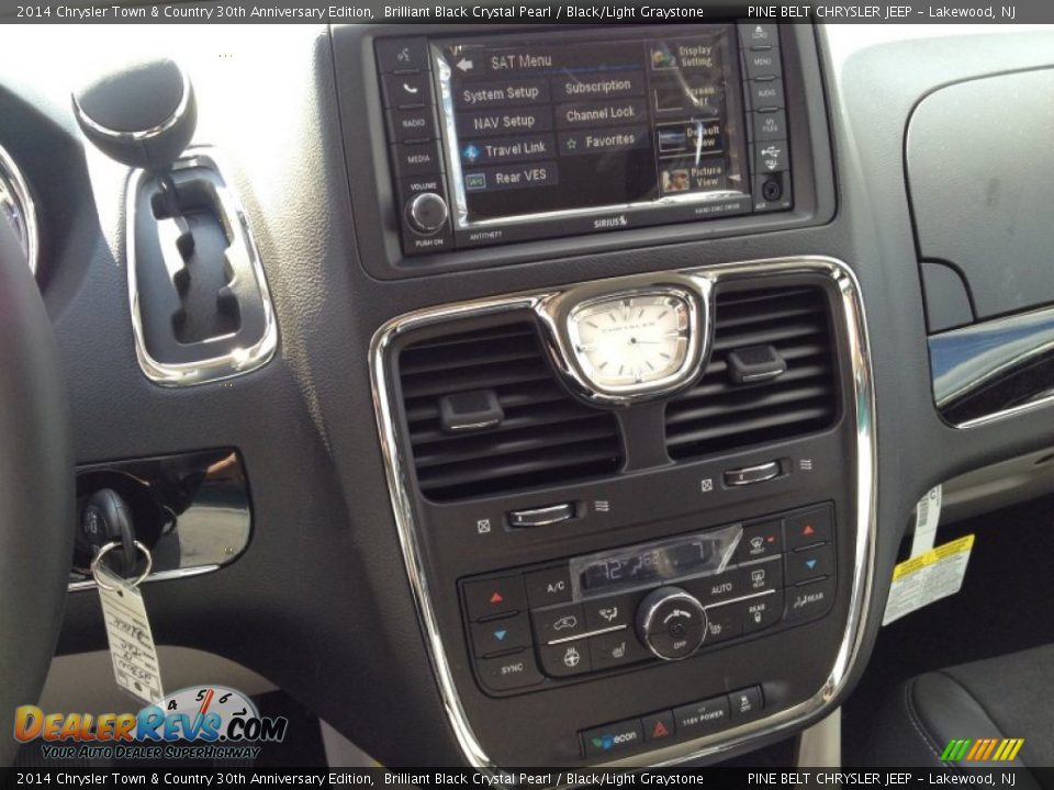 2014 Chrysler Town & Country 30th Anniversary Edition Brilliant Black Crystal Pearl / Black/Light Graystone Photo #10