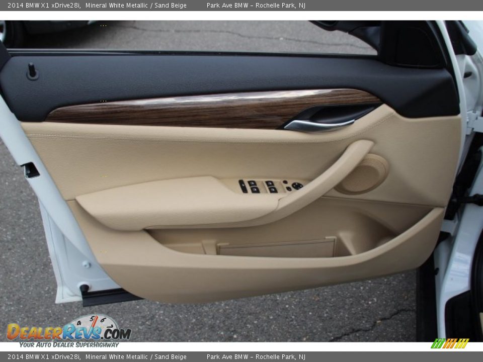 2014 BMW X1 xDrive28i Mineral White Metallic / Sand Beige Photo #9