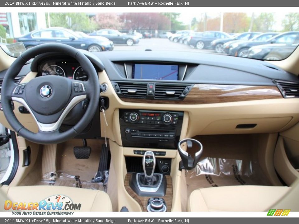 2014 BMW X1 xDrive28i Mineral White Metallic / Sand Beige Photo #13