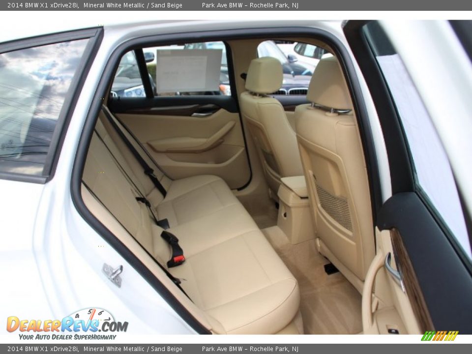 2014 BMW X1 xDrive28i Mineral White Metallic / Sand Beige Photo #24