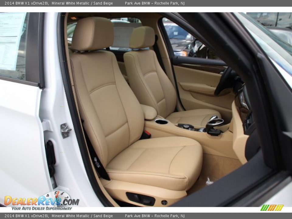 2014 BMW X1 xDrive28i Mineral White Metallic / Sand Beige Photo #28