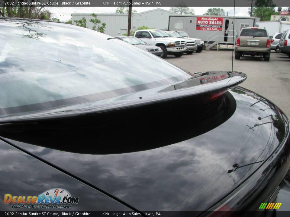 2002 Pontiac Sunfire SE Coupe Black / Graphite Photo #8